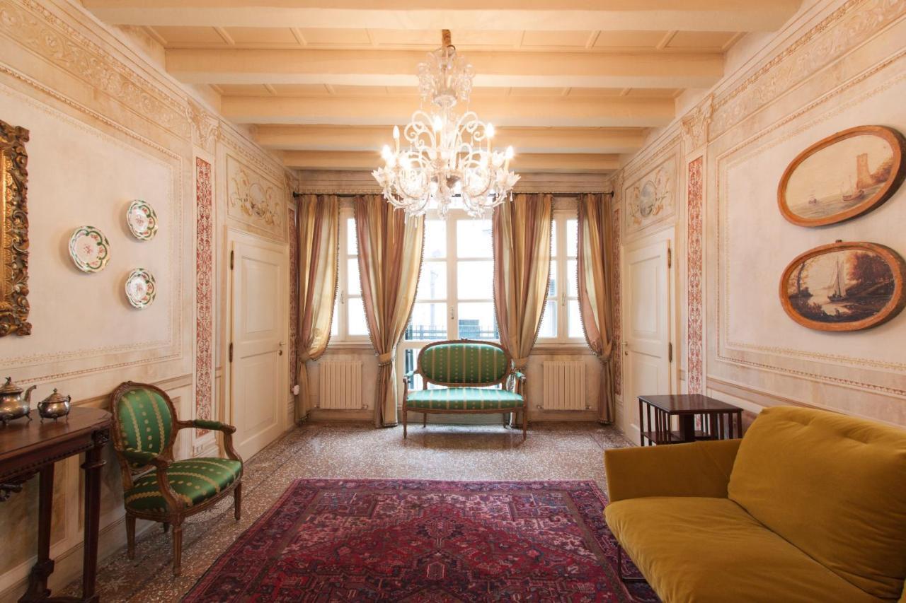 Explore From A Sophisticated Hideaway In San Polo Appartement Venise
